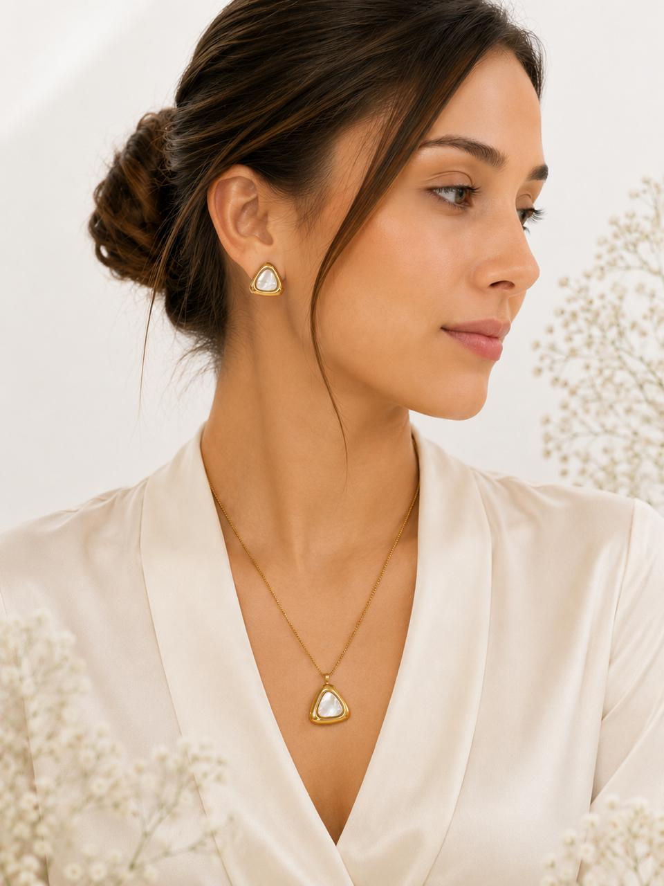 Set de Aretes y Collar Nácar Luna - Acero Inoxidable