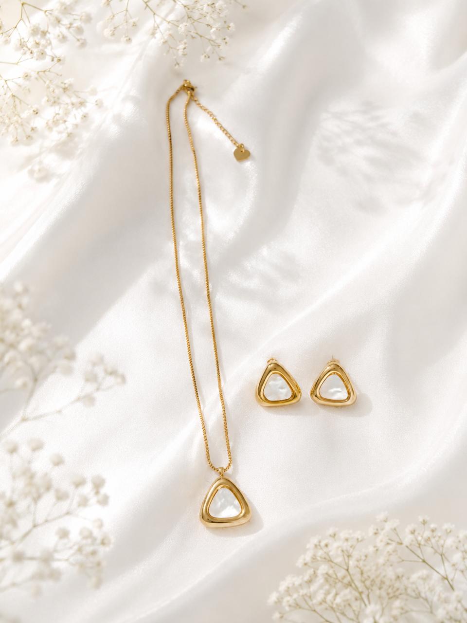 Set de Aretes y Collar Nácar Luna - Acero Inoxidable